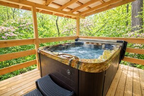 Bañera de hidromasaje al aire libre