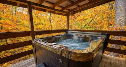 Nature's Paradise: Pet friendly Private couples cabin w/hot tub in Hocking Hills