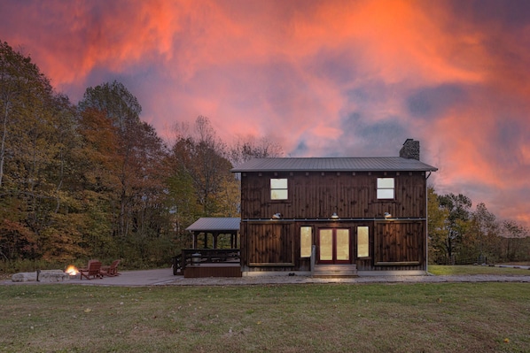 Exterior - Pumpkin Ridge Resort: 2 spaces for one rate (New Plymouth)