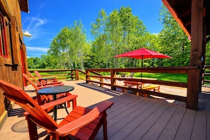 Outdoor dining - Pumpkin Ridge Resort: 2 spaces for one rate (New Plymouth)