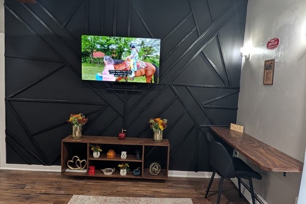 Living room/Entertainment area