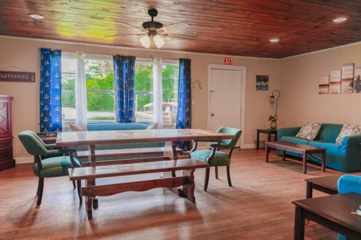 Cottage có tầm nhìn toàn cảnh, không hút thuốc, quang cảnh hồ | Khu phòng khách