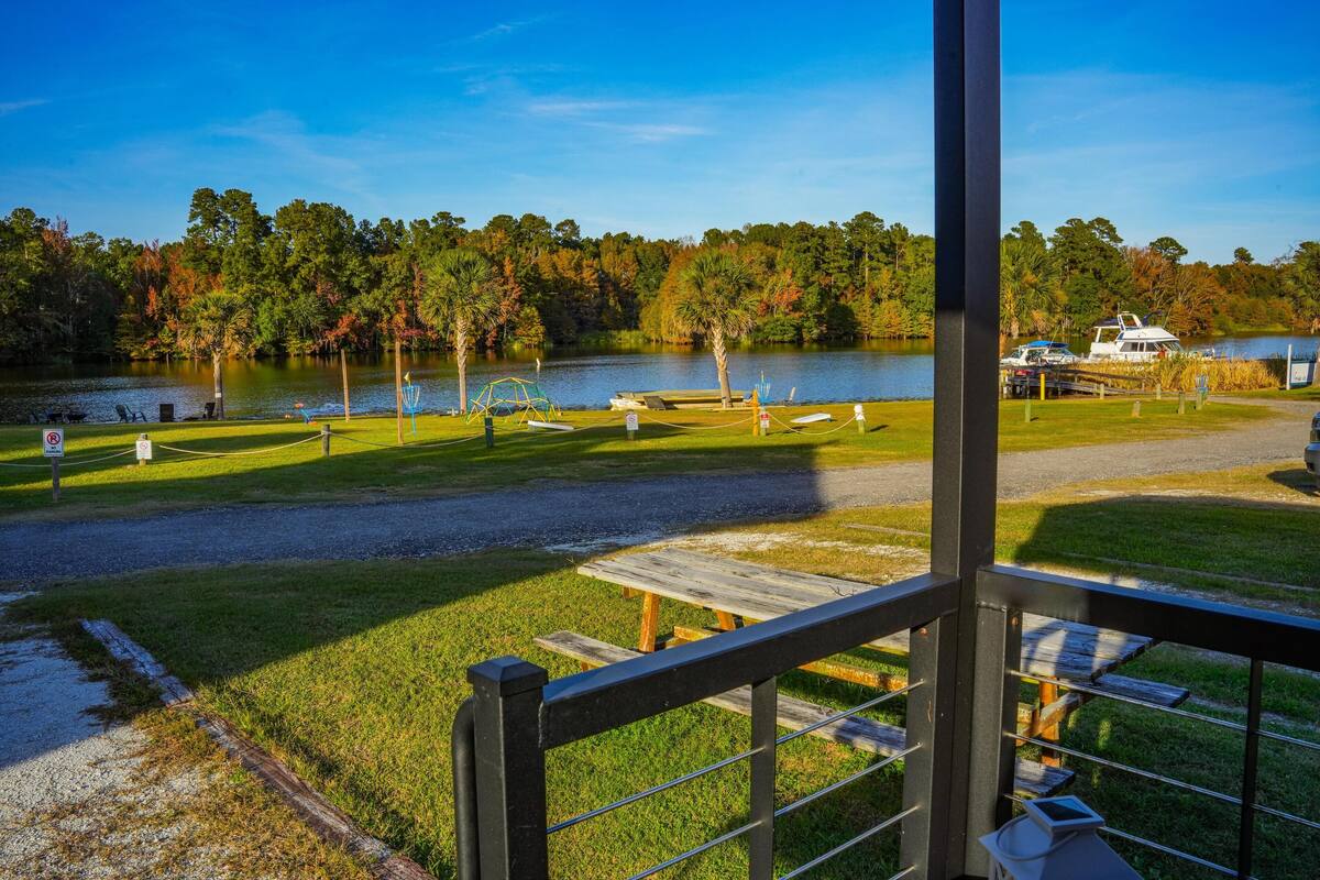 Cabana, 1 dormitori, no fumadors, vistes al llac | Cortines opaques, wifi gratuïta i roba de llit