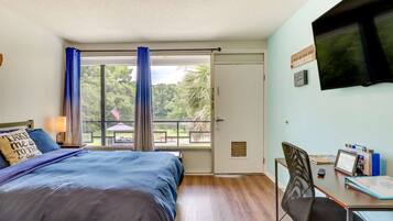 Blackout curtains, free WiFi, bed sheets