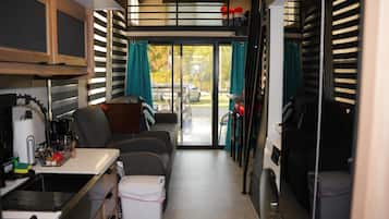 Cabin, 1 Bedroom, Non Smoking, Lake View | Living area