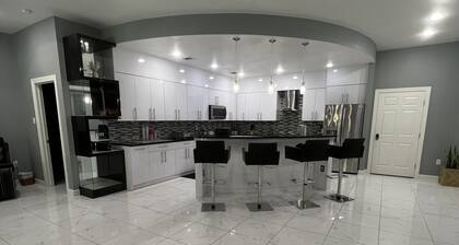 AMPM mini-mansion - near IAH Airport