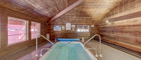 Indoor spa tub