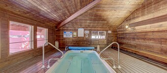 Ski In/Out - 1st floor - clean & cozy "Cinema Condo"