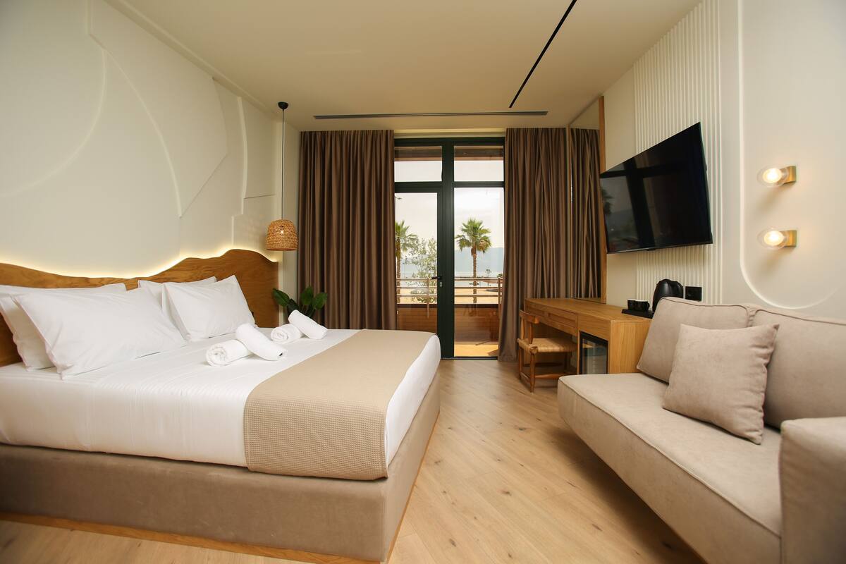 Superior Quadruple Room | Desk, laptop workspace, soundproofing, free WiFi