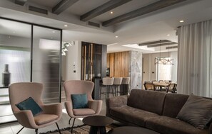 Smart TV, fireplace, foosball, table tennis - Stunning home in Brzac (Brzac)