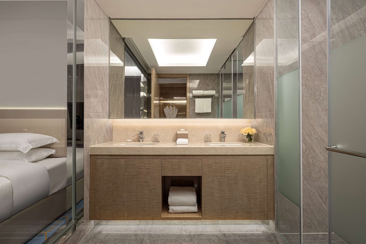Combined shower/bathtub, rainfall showerhead, hair dryer, bathrobes
