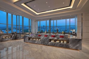 Free daily buffet breakfast - Wyndham Shaoxing Keqiao (Shaoxing)