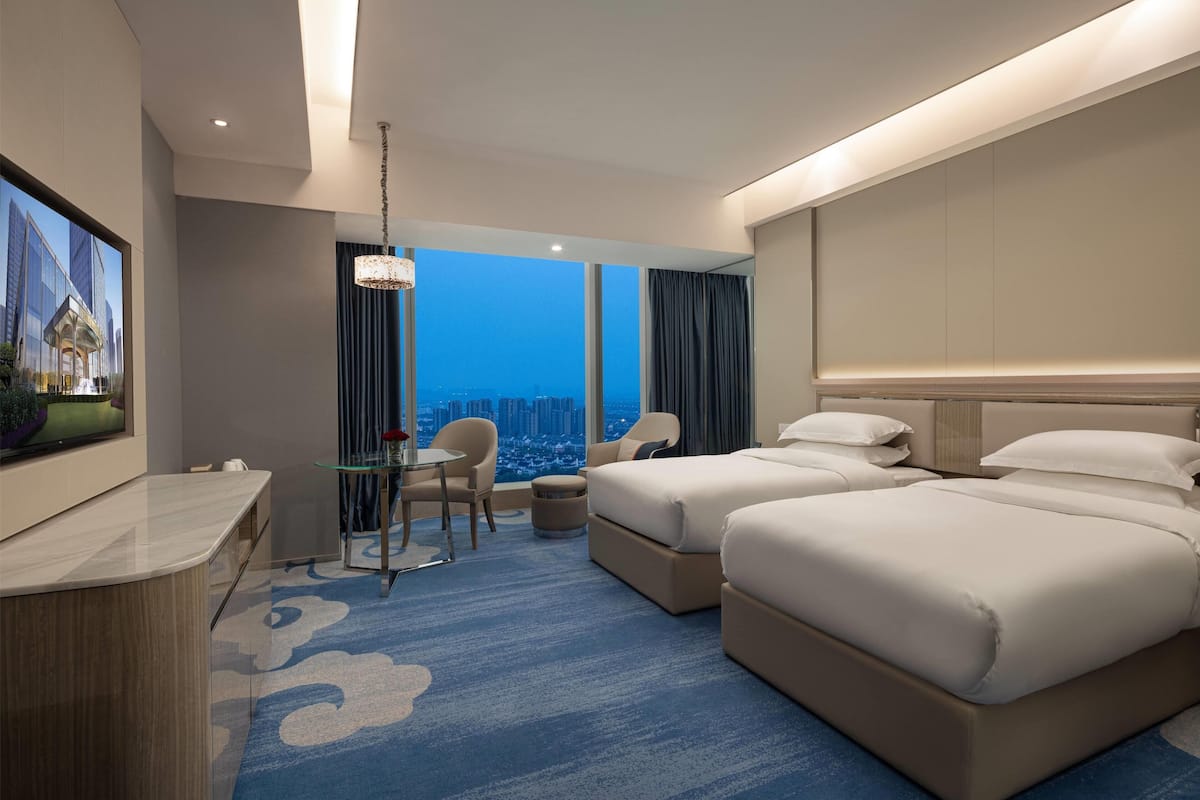 Deluxe Hollywood Twin Room with City View | Hochwertige Bettwaren, Pillowtop-Betten, Zimmersafe