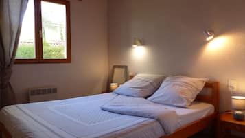 2 habitaciones, tabla de planchar con plancha y cuna de viaje