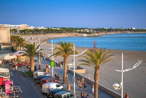 2 rooms South-East terrace 10m2 private parking near beach