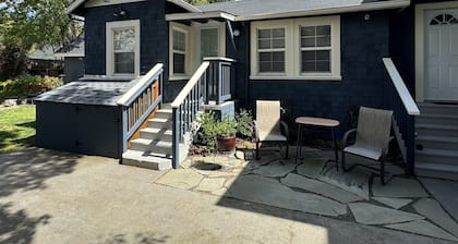 Furnished North Berkeley pet-friendly cottage in the center of it all