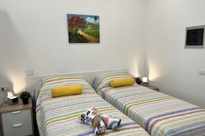 Iron/ironing board, WiFi, bed sheets - Bnbook Studio Gandhi (rho)