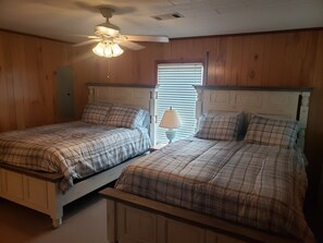4 bedrooms, free WiFi, bed sheets - Loose Change - Coastal Realty Group (Grand Isle)
