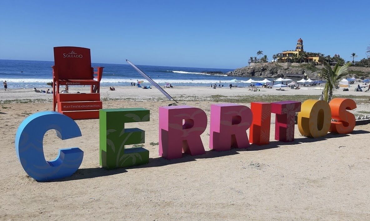 Beach nearby, sun loungers, beach towels