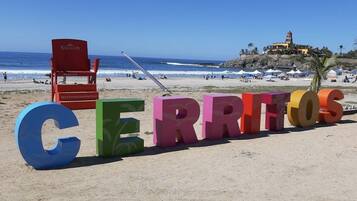 Beach nearby, sun loungers, beach towels