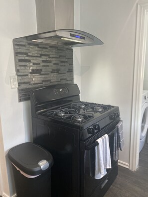 Fridge, microwave, oven, stovetop - * King size bed * HOME AWAY FROM HOME (South Gate)