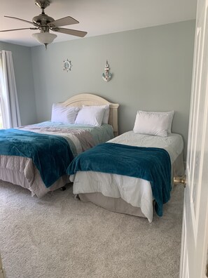 2 habitaciones, tabla de planchar con plancha y wifi gratis 