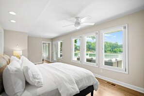 5 bedrooms, iron/ironing board, WiFi, bed sheets - Lakefront Living by SoCharm | Family Friendly Fun (Mooresville)