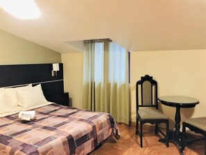 Superior Room | Free WiFi, bed sheets - Hostal Carlos Tenaud  (Lima)