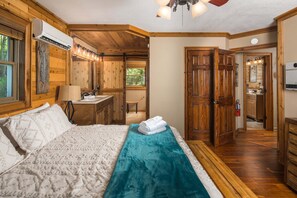 4 bedrooms, WiFi (free), bed sheets - Pet-Friendly Retreat with Hot Tub, Fire Pit & Mountain Views (Banner Elk)