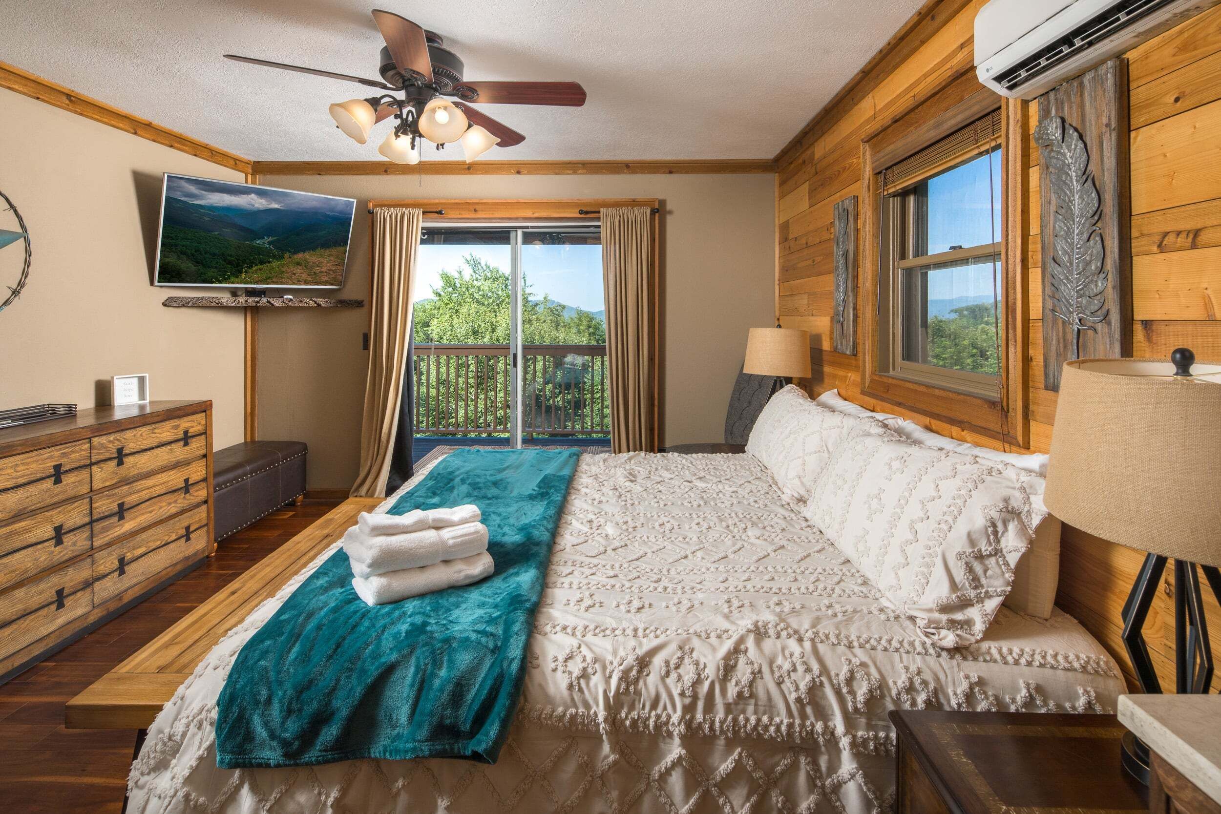 4 bedrooms, free WiFi, bed sheets