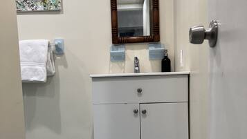 Towels, soap, shampoo, toilet paper