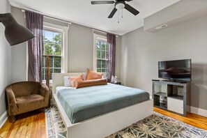 2 bedrooms, iron/ironing board, free WiFi, bed sheets - Pristine Townhouse With Rooftop Deck Near Canton! (Baltimore)