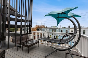 Property grounds - Pristine Townhouse With Rooftop Deck Near Canton! (Baltimore)