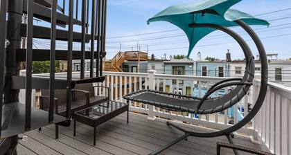 Pristine Townhouse With Rooftop Deck Near Canton!