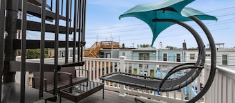 Pristine Townhouse With Rooftop Deck Near Canton!