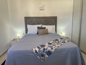 1 soverom, strykejern/-brett, wi-fi (inkludert) og sengetøy