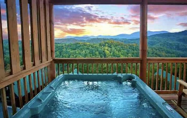 Outdoor spa tub