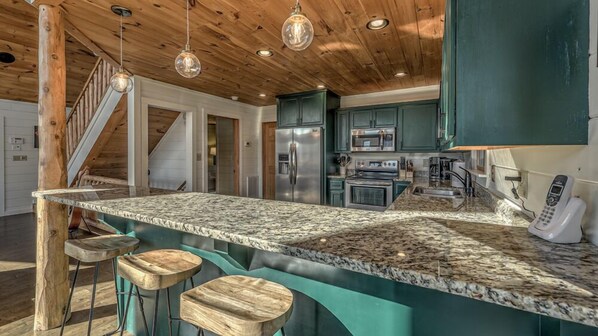 Fridge, microwave, oven, stovetop - Seven Turns to Sunrise - Panoramic Views | EV Charger | Hot Tub (Blue Ridge)