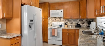 Seattle Vacation Home - Roy Street