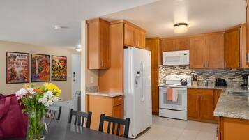 ํ์ฐ์ค | ์ ์ฉ ์ฃผ๋ฐฉ | ๋์ฉ๋ ๋์ฅ๊ณ , ์ ์๋ ์ธ์ง, ์ค๋ธ, ์ฟกํ