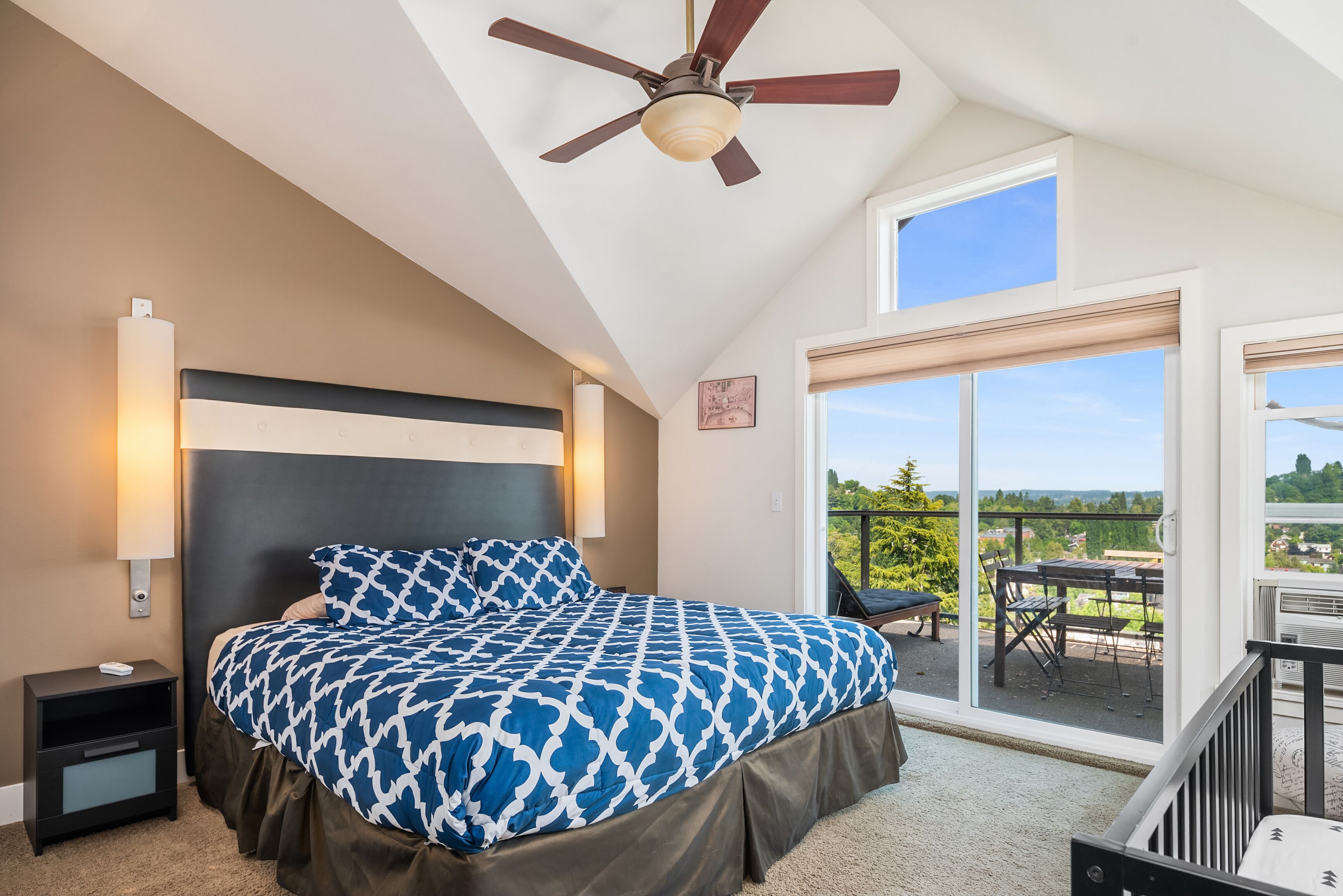 Townhome | 3 bedrooms, iron/ironing board, travel cot, free WiFi