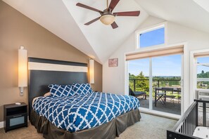 Townhome | 3 bedrooms, iron/ironing board, travel crib, free WiFi - Seattle Vacation Home - The Port (Seattle)