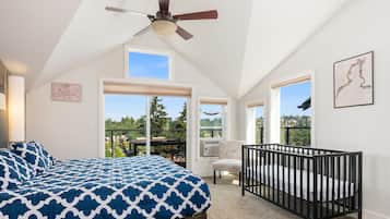 Townhome | 3 bedrooms, iron/ironing board, travel cot, free WiFi