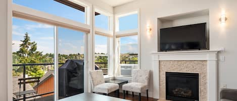 Townhome | Living area