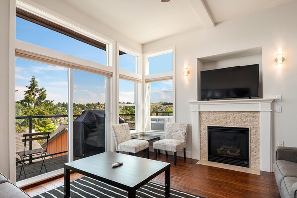 Townhome | Living area - Seattle Vacation Home - The Port (Seattle)