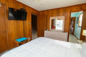 4 bedrooms, WiFi, bed sheets
