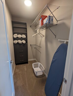 Casa de ciudad | 4 habitaciones, tabla de planchar con plancha y cuna de viaje 