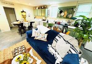 Smart TV, fireplace - Green Cottage Farm Stay & Food (Gardner)
