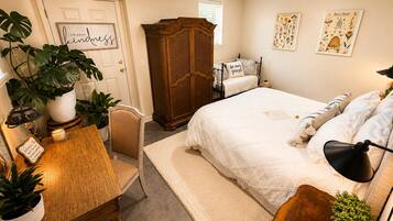 1 bedroom, desk, iron/ironing board, WiFi