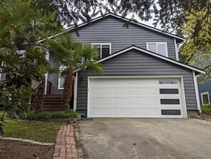 Exterior - Seattle Vacation Home - The Newsroom (Seattle)